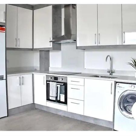 Lovely 2-Bedrooms With Free Parking Canvey Island Esterno foto