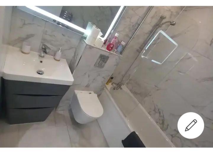 Lovely 2-Bedrooms With Free Parking Canvey Island Esterno foto