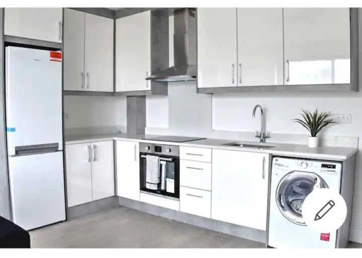 Lovely 2-Bedrooms With Free Parking Canvey Island Esterno foto